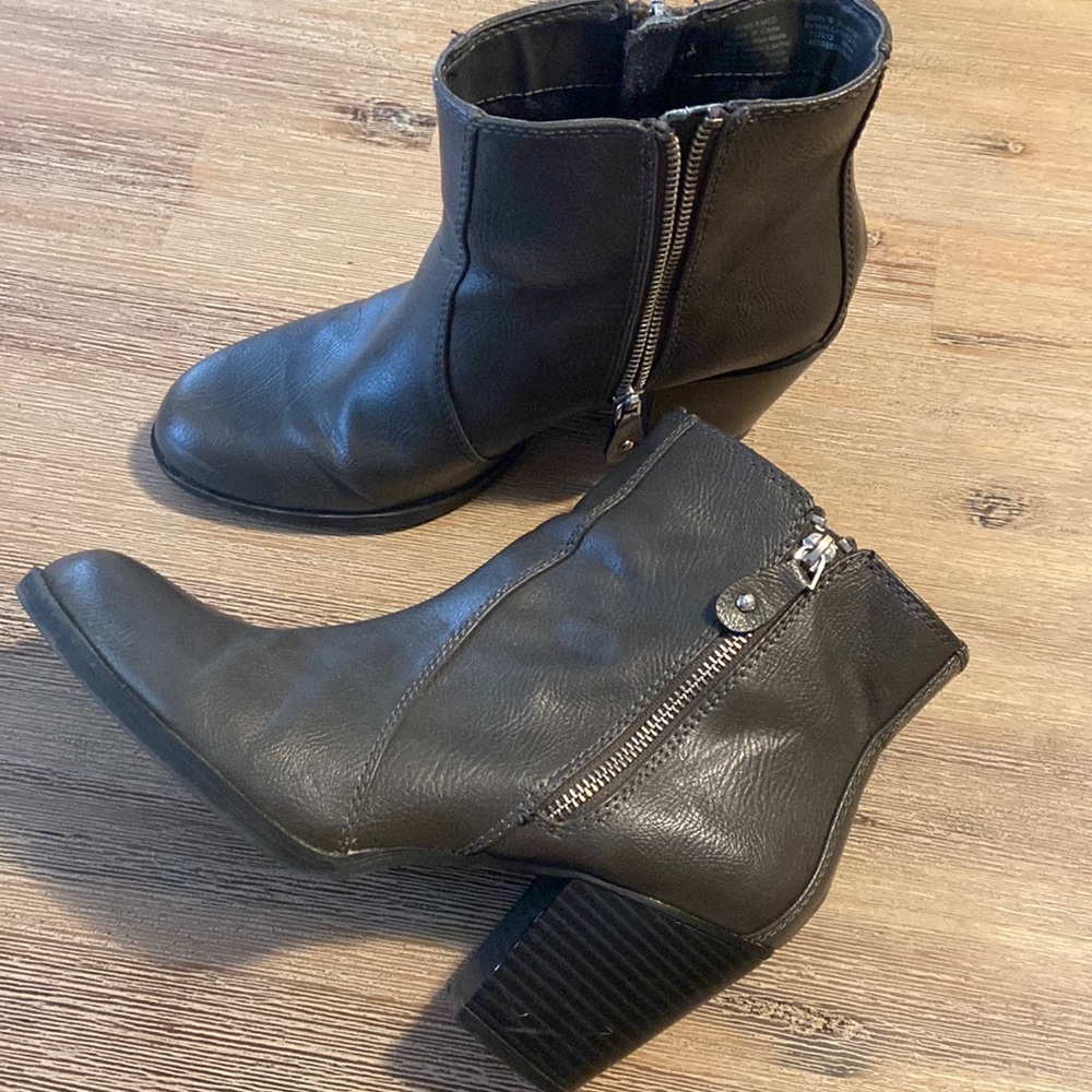 Simply Vera Grey Booties